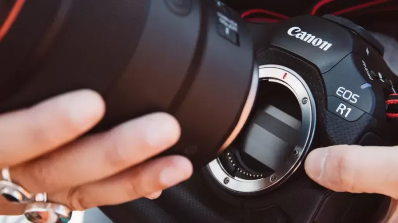 بررسی دوربین Canon EOS R1