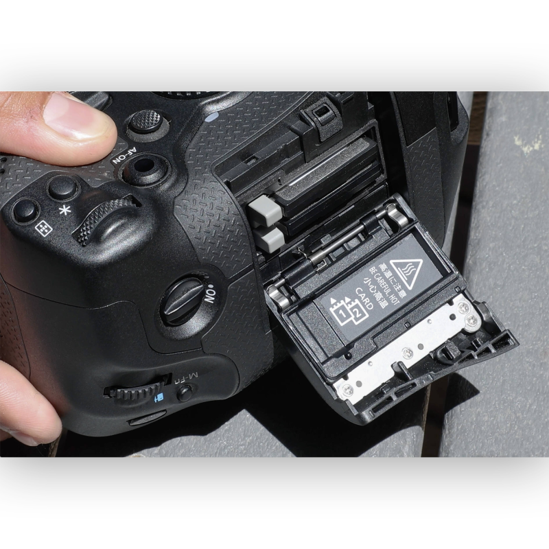 دوربین بدون آینه Canon EOS R1 دوربین بدون آینه Canon EOS R1